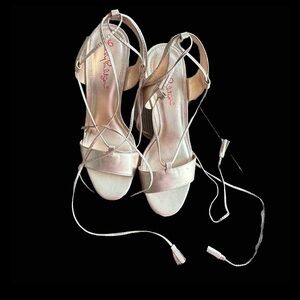 Lilly Pulitzer Gold Strappy Sandals